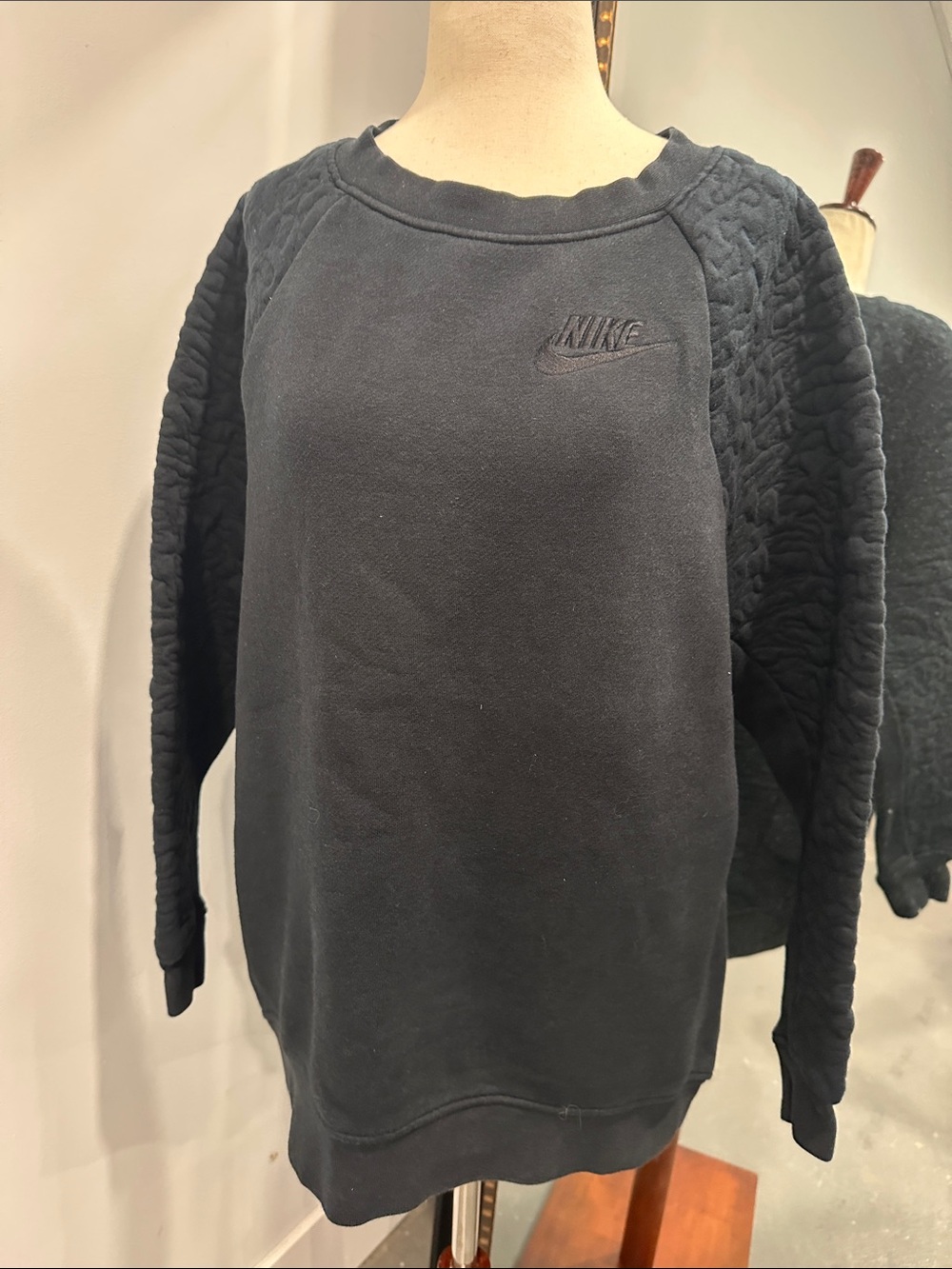 Nike Women's Black Quilted-Raglan Sweatshirt